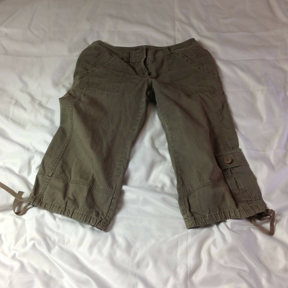 Capris - Picture 4 of 9